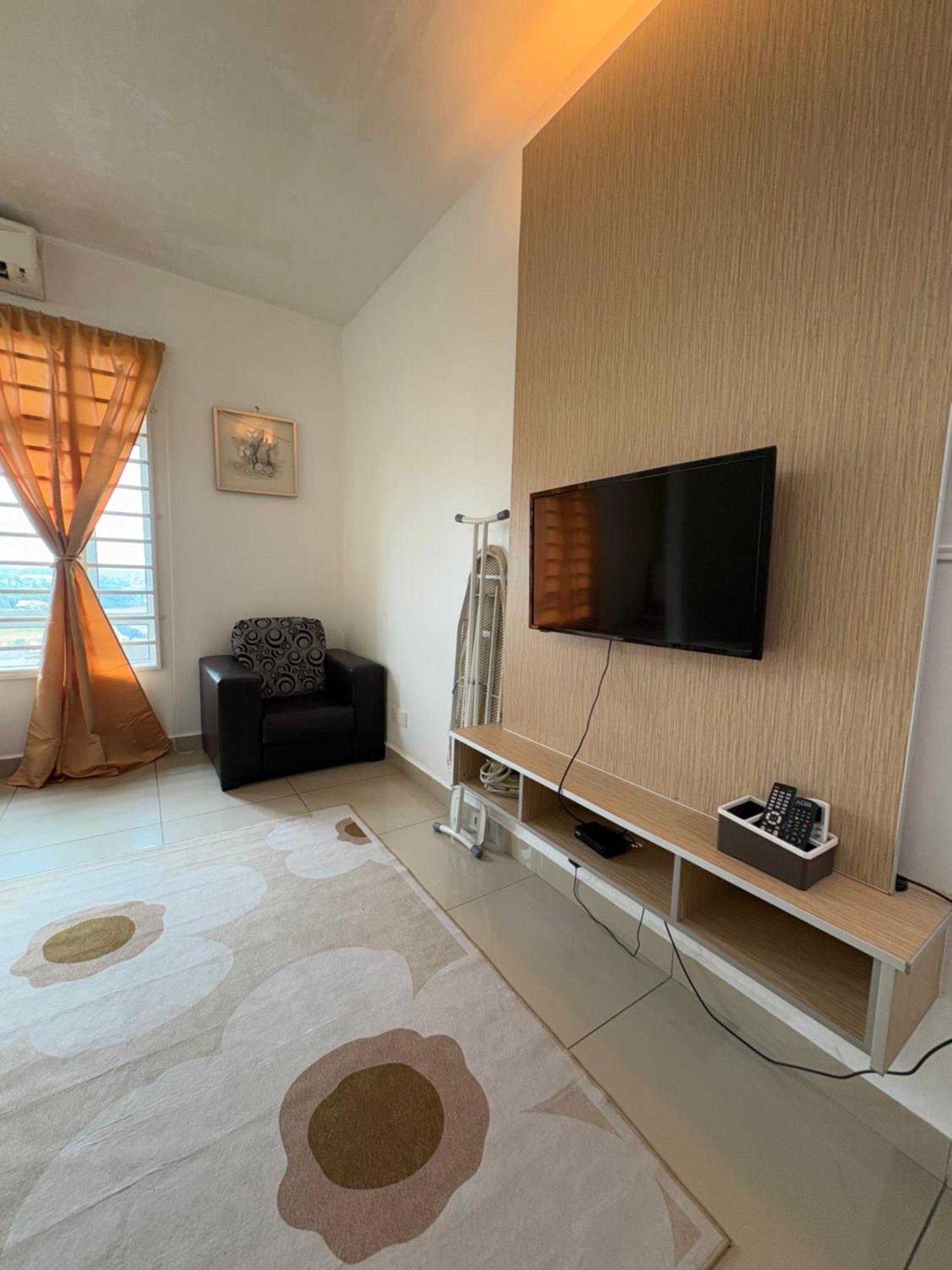 Apartment Private Viana Court Service 3 With Private Parking