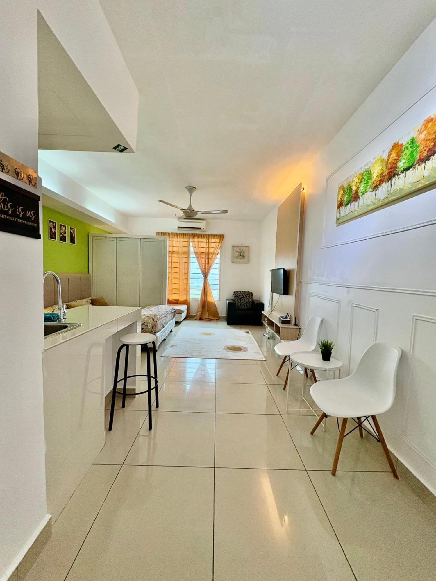 Private Viana Court Service 3 With Private Parking * Kota Bharu