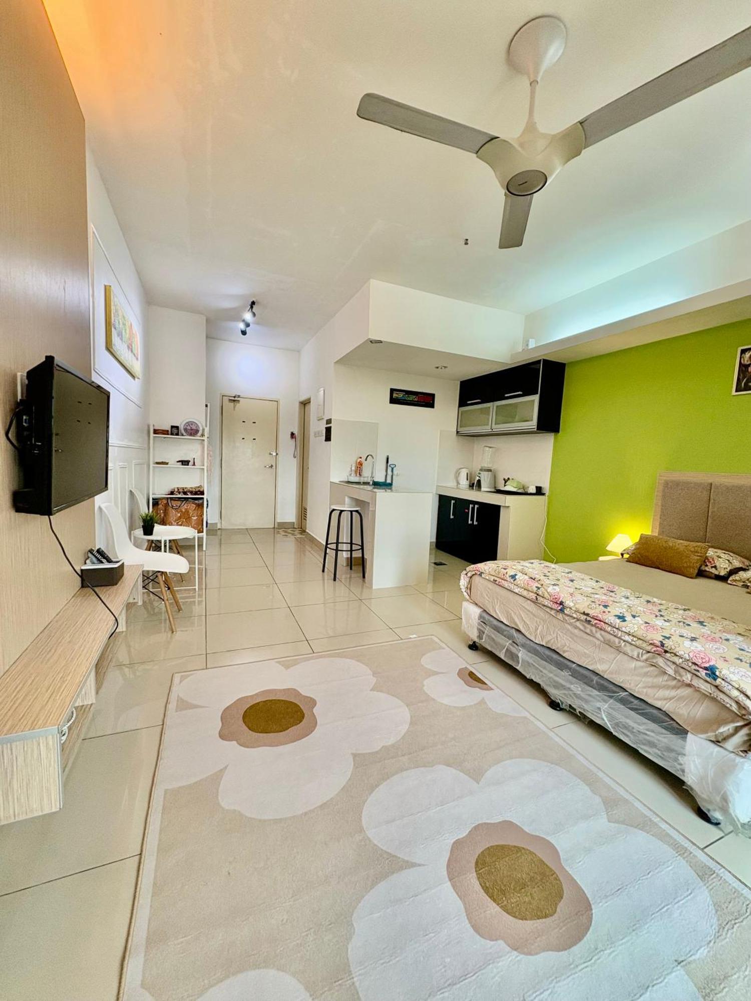 Private Viana Court Service 3 With Private Parking