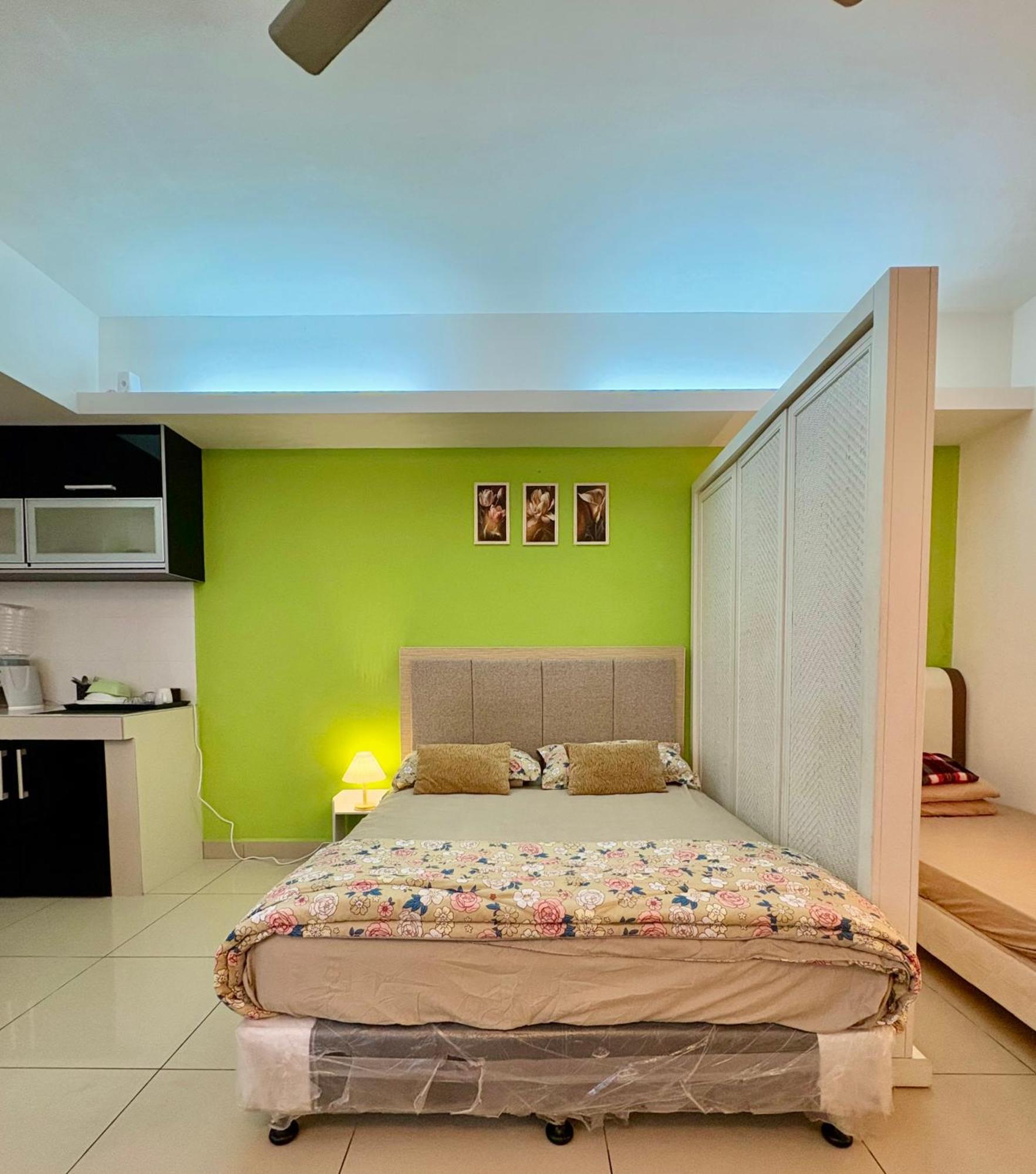 Private Viana Court Service 3 With Private Parking Apartment