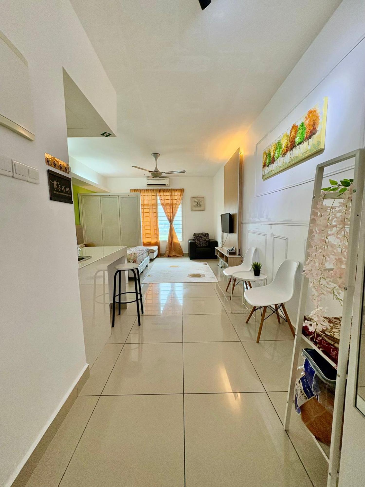 Apartment Private Viana Court Service 3 With Private Parking