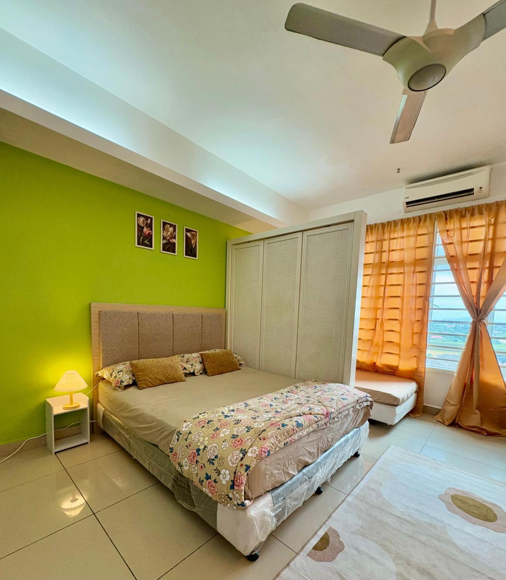 Private Viana Court Service 3 With Private Parking Kota Bharu